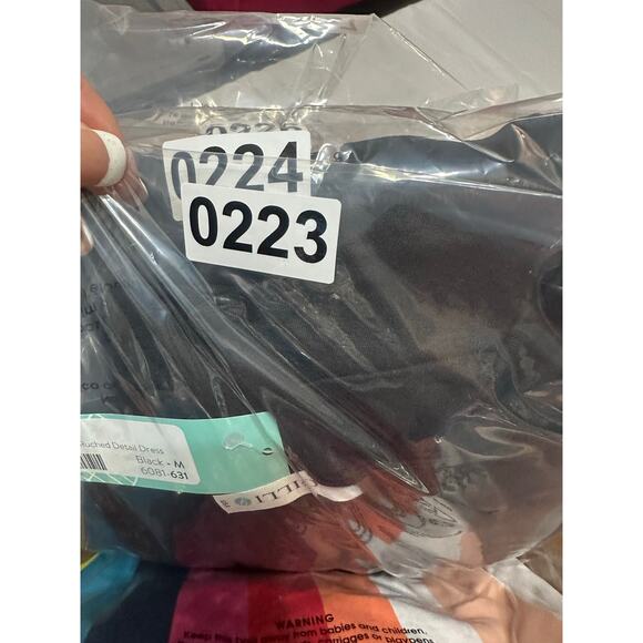 Gilli Kamile Jersey Ruched Detail Dress – Black – Size Medium – NWT - Picture 11 of 12